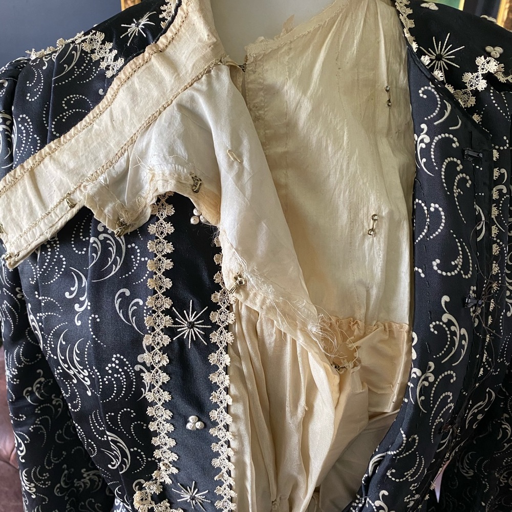 Antique Victorian 1890s silk two piece - Picture 5 of 15